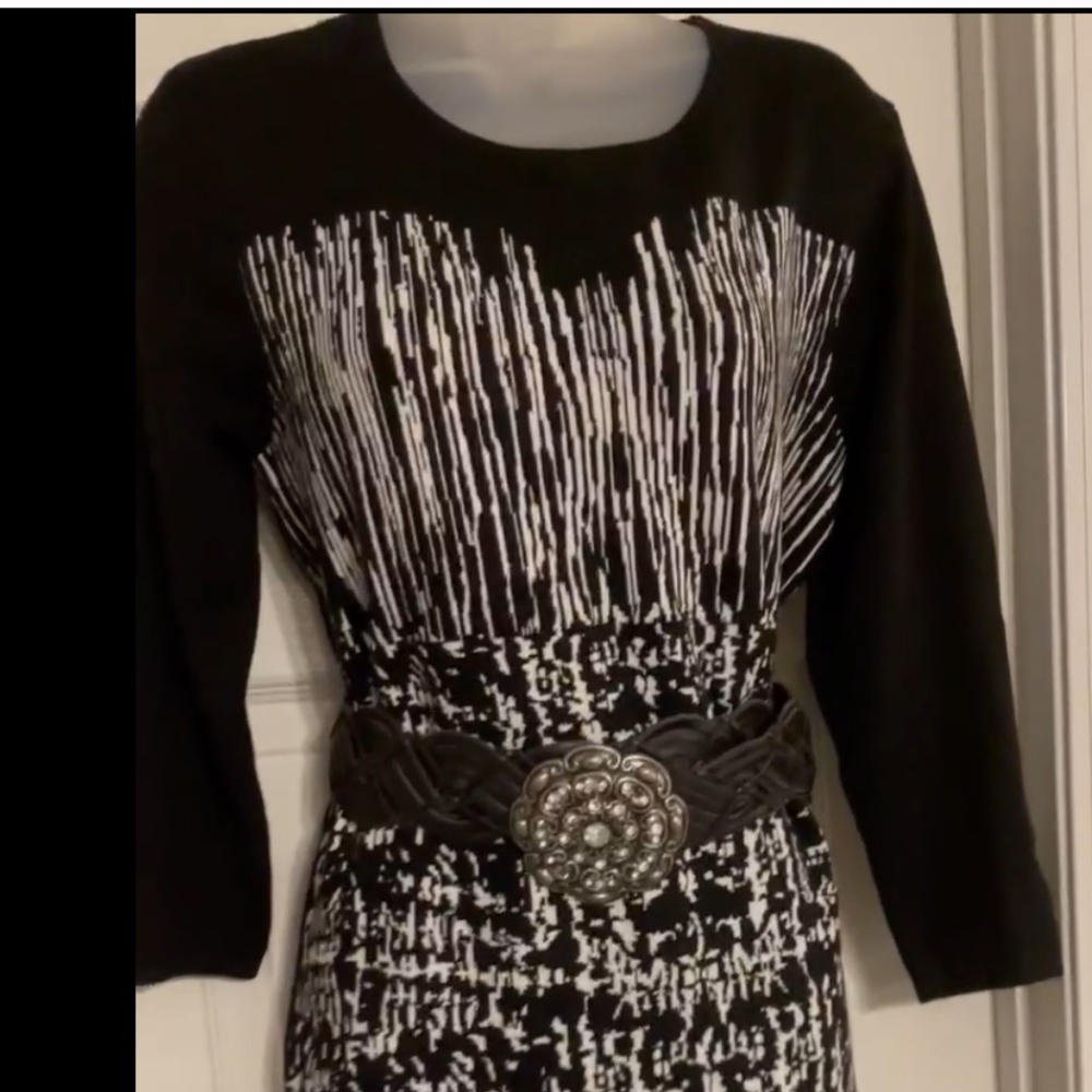 NEIMAN MARCUS. SWEATER DRESS  Black with pattern,  size L